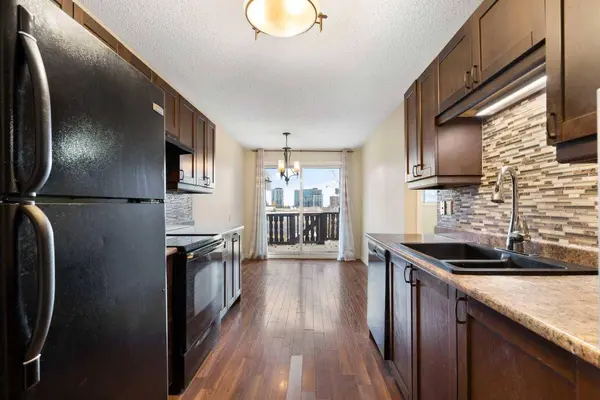 20 Dalhousie CRES NW, Calgary, AB T3A 2H8