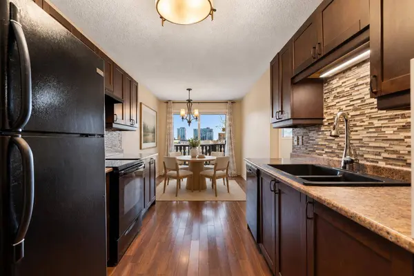 20 Dalhousie CRES NW, Calgary, AB T3A 2H8