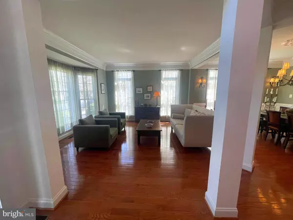 43961 RIVERPOINT DR, Leesburg, VA 20176