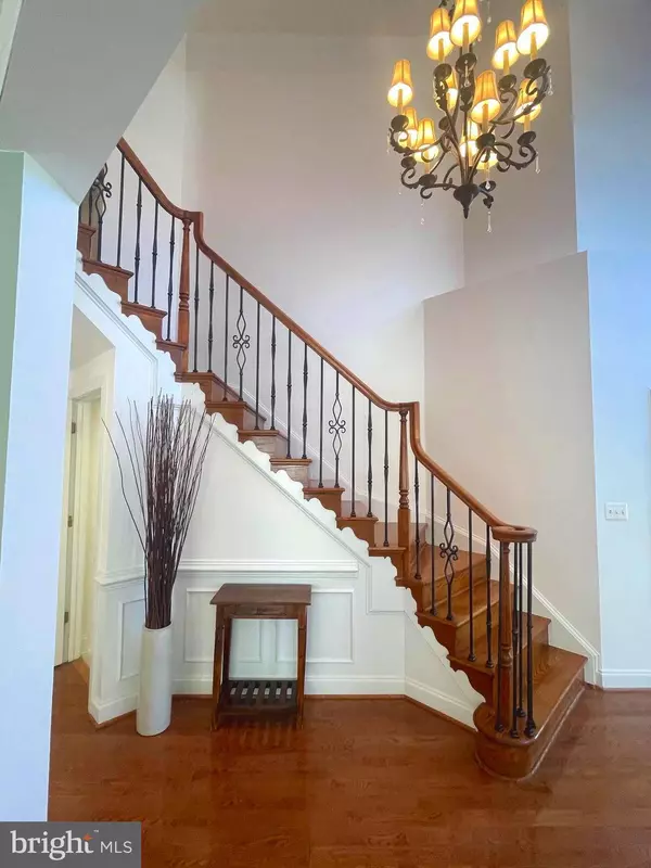 43961 RIVERPOINT DR, Leesburg, VA 20176