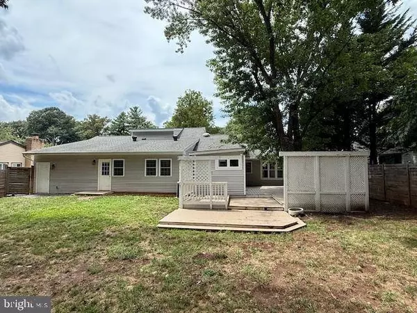 132 E MEADOWLAND LN, Sterling, VA 20164