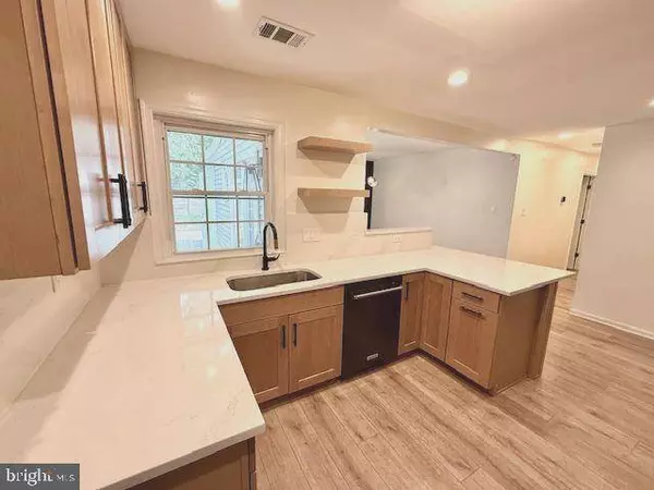 132 E MEADOWLAND LN, Sterling, VA 20164