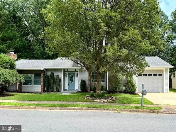 132 E MEADOWLAND LN, Sterling, VA 20164