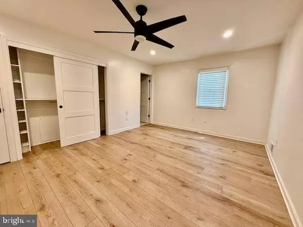 132 E MEADOWLAND LN, Sterling, VA 20164