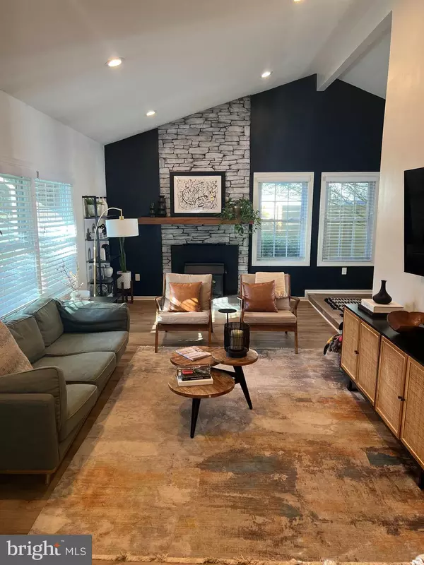 132 E MEADOWLAND LN, Sterling, VA 20164