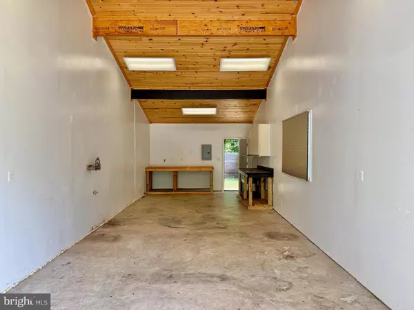 132 E MEADOWLAND LN, Sterling, VA 20164