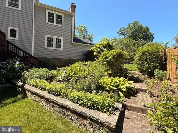 6924 STONEYBROOKE LN, Alexandria, VA 22306