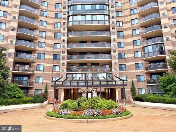 8370 GREENSBORO DR #218, Mclean, VA 22102