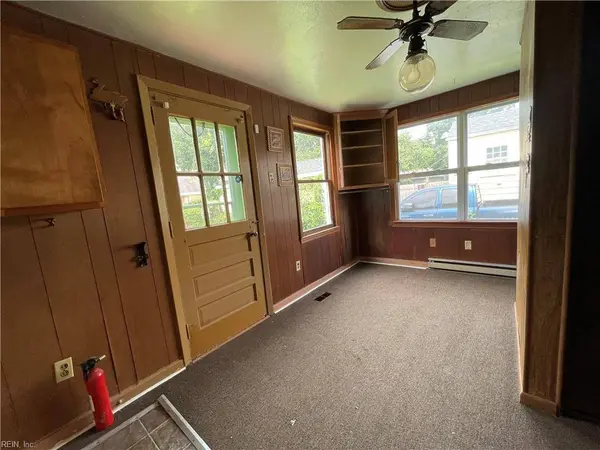 935 13th ST, Newport News, VA 23607