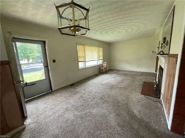 935 13th ST, Newport News, VA 23607