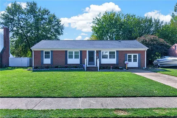6 Holiday DR, Hampton, VA 23669