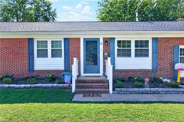 6 Holiday DR, Hampton, VA 23669