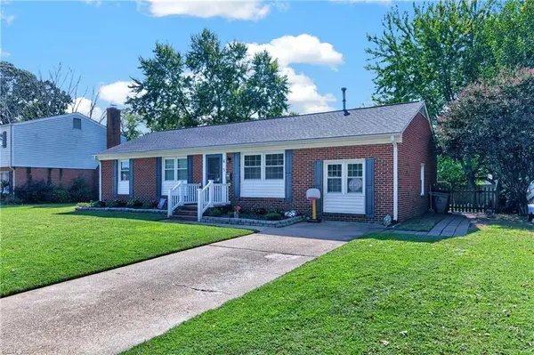 6 Holiday DR, Hampton, VA 23669