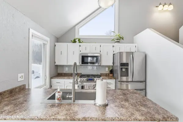 6731 Baby Bear DR, Anchorage, AK 99507