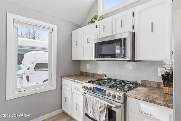 6731 Baby Bear DR, Anchorage, AK 99507