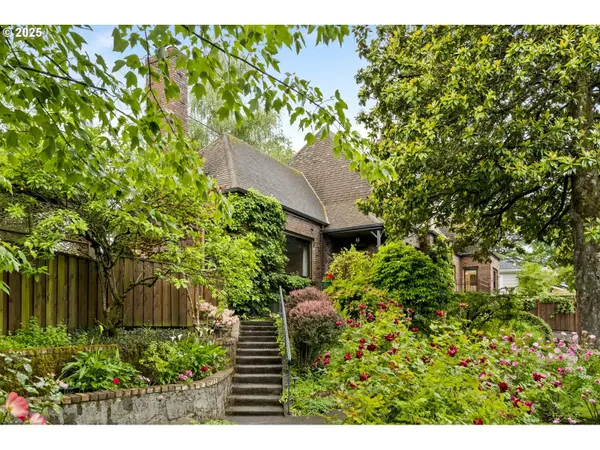 3622 NE HASSALO ST, Portland, OR 97232