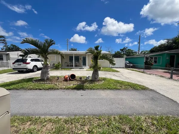 198 E Browning Dr, West Palm Beach, FL 33406-2908