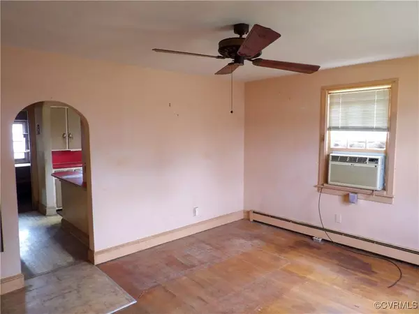 323 Bristol AVE, Colonial Heights, VA 23834