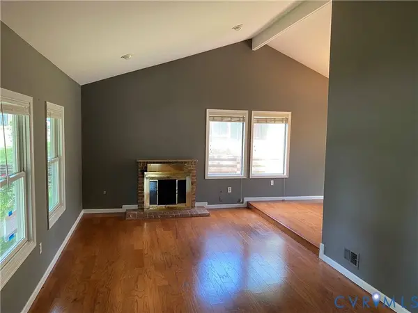 111 Park Hill LN, Sterling, VA 20164