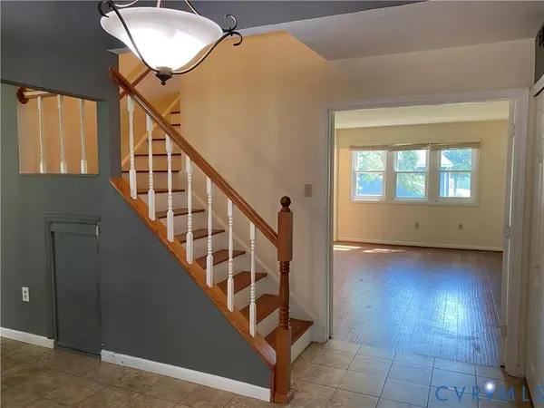 111 Park Hill LN, Sterling, VA 20164