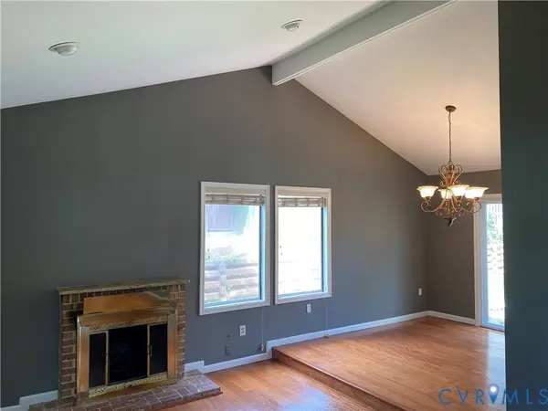 111 Park Hill LN, Sterling, VA 20164