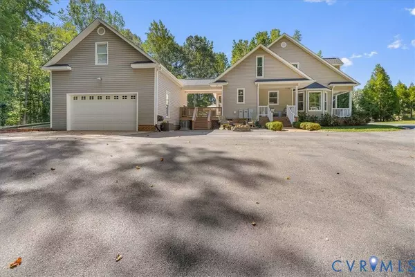 10281 Old Quarter LN, New Kent, VA 23124