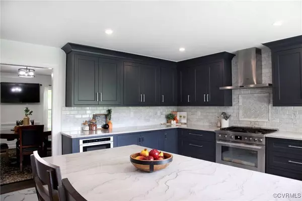 9245 Old Ivy TRCE, Mechanicsville, VA 23116