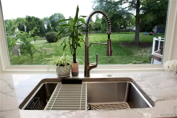 9245 Old Ivy TRCE, Mechanicsville, VA 23116