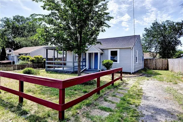 27 Crestwood CIR, Hampton, VA 23669