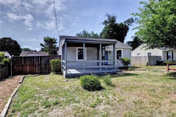 27 Crestwood CIR, Hampton, VA 23669