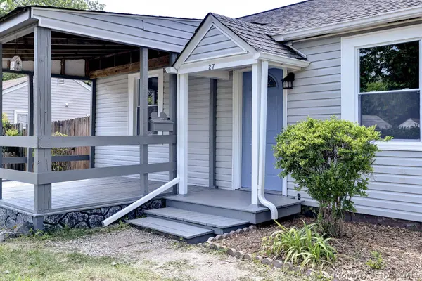 27 Crestwood CIR, Hampton, VA 23669