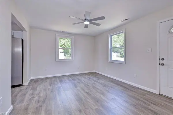 27 Crestwood CIR, Hampton, VA 23669