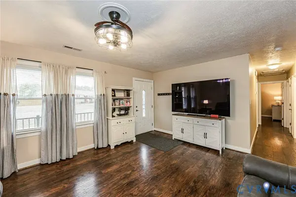 8023 Eddie LN, Quinton, VA 23141