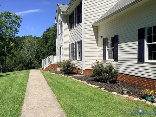 15940 Kentflatts LN, Lanexa, VA 23089