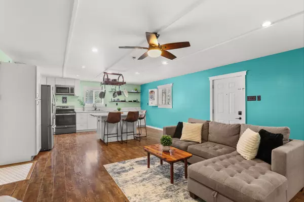 HR_1236CoteauRd_acrosstheriver-5