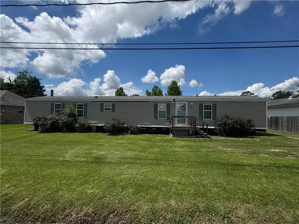 150 ELM ST, Hahnville, LA 70057