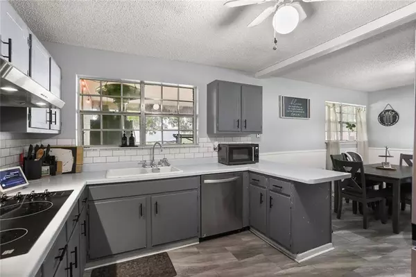 13 RIVER PARK DR, Hahnville, LA 70057