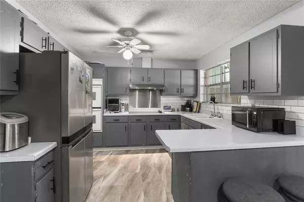 13 RIVER PARK DR, Hahnville, LA 70057