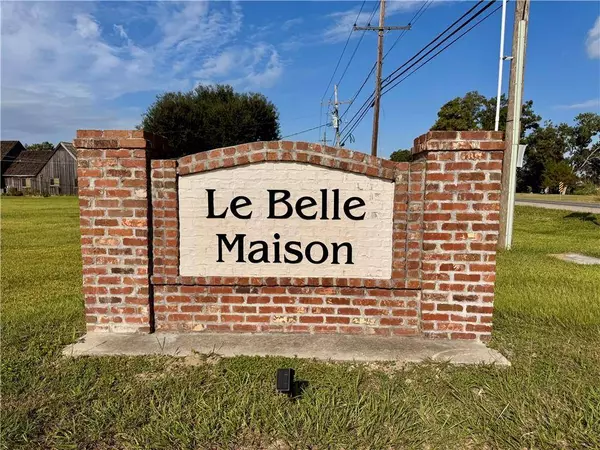 385 LE BELLE MAISON DR, Raceland, LA 70394
