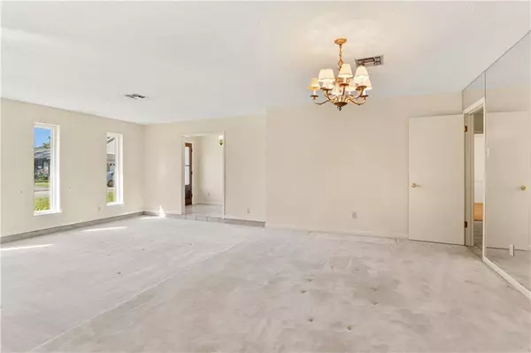 102 APPLE CT, Luling, LA 70070