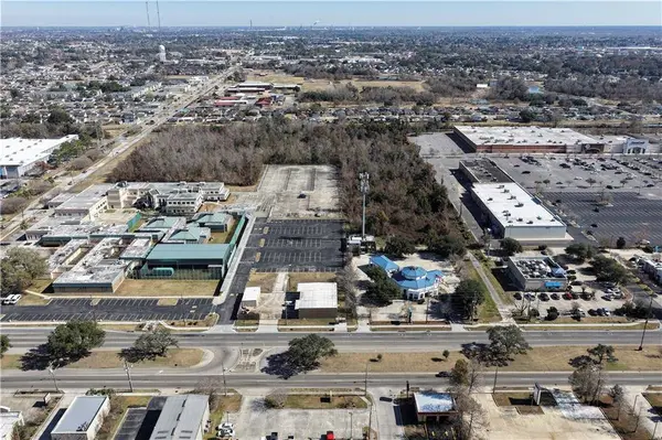 1705 MANHATTAN BLVD, Harvey, LA 70058