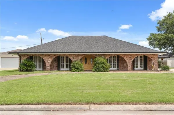 205 FORT JACKSON ST, Belle Chasse, LA 70037