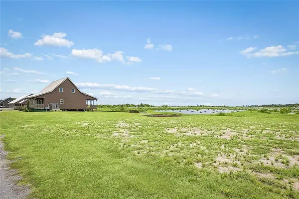 3368 RESORT LN, Des Allemands, LA 70030