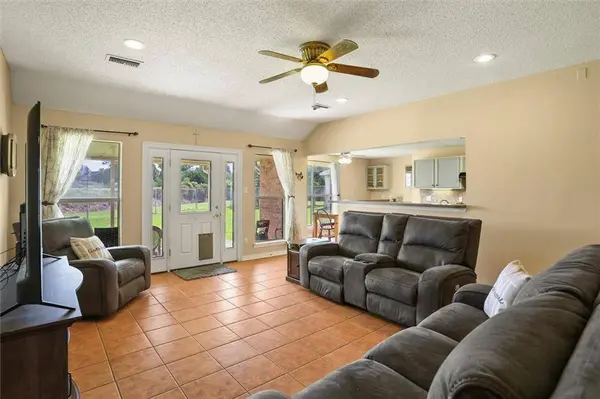 102 UNION DR, Hahnville, LA 70057