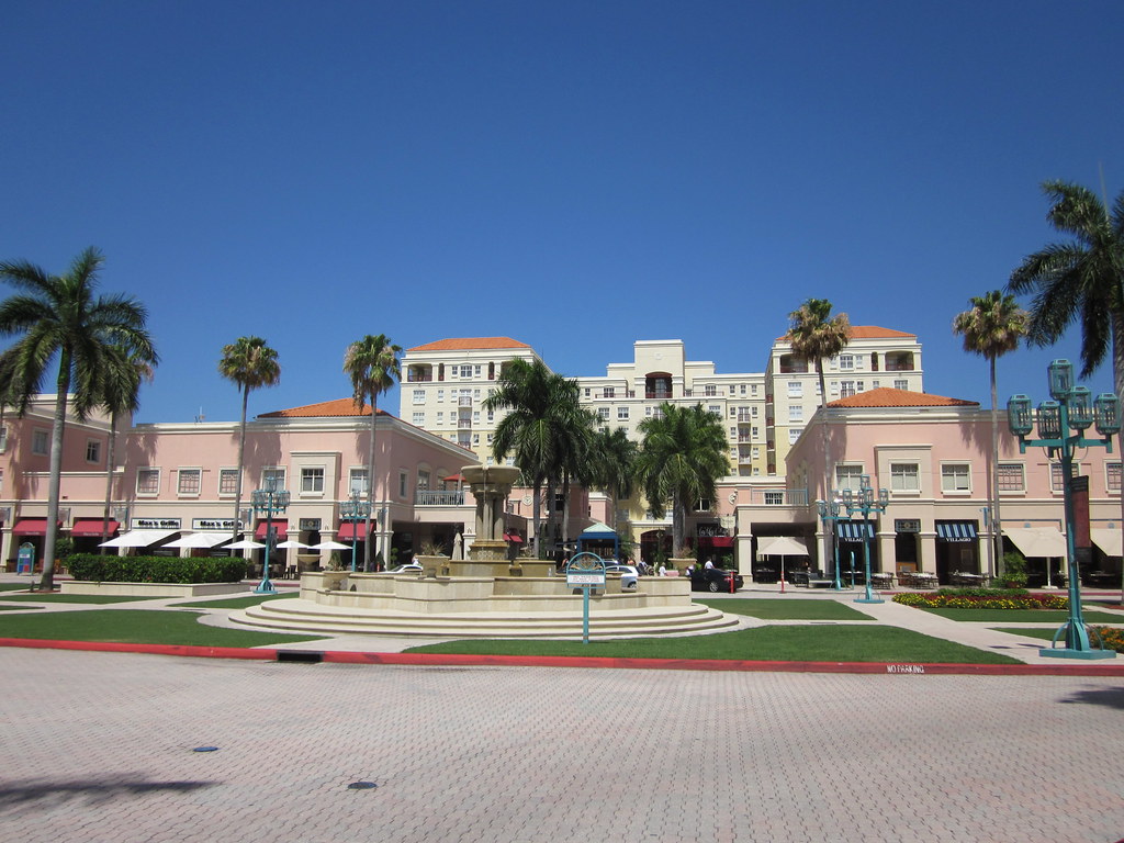 Relocating to Boca Raton: Which Neighborhood Fits You?
