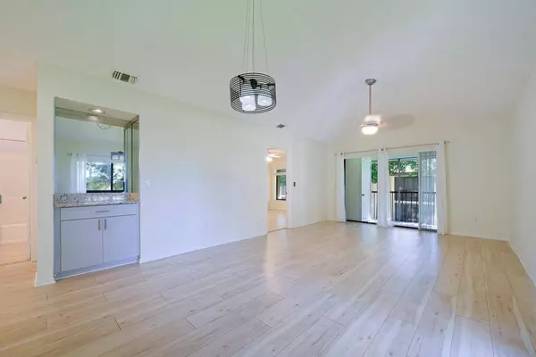 350 Club CIR 206, Boca Raton, FL 33487