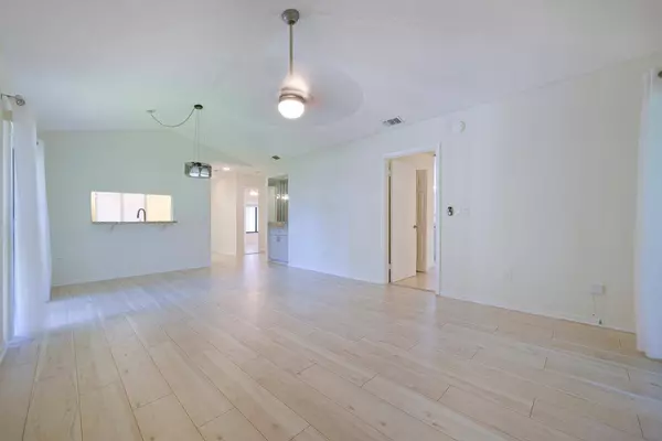 350 Club CIR 206, Boca Raton, FL 33487