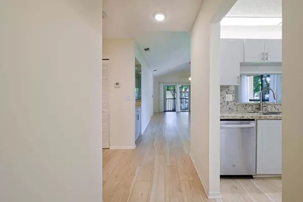 350 Club CIR 206, Boca Raton, FL 33487