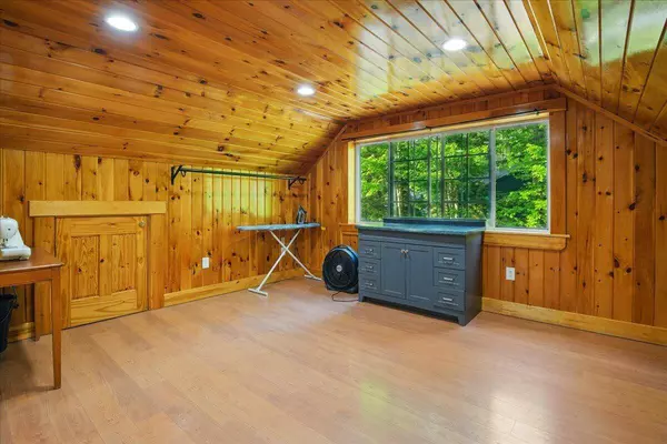 138 Lane RD, Mechanic Falls, ME 04256