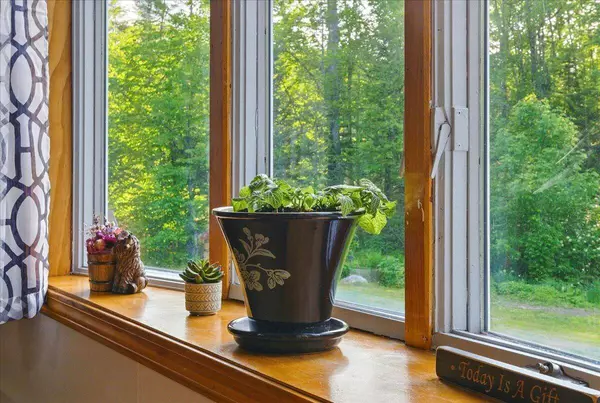 138 Lane RD, Mechanic Falls, ME 04256